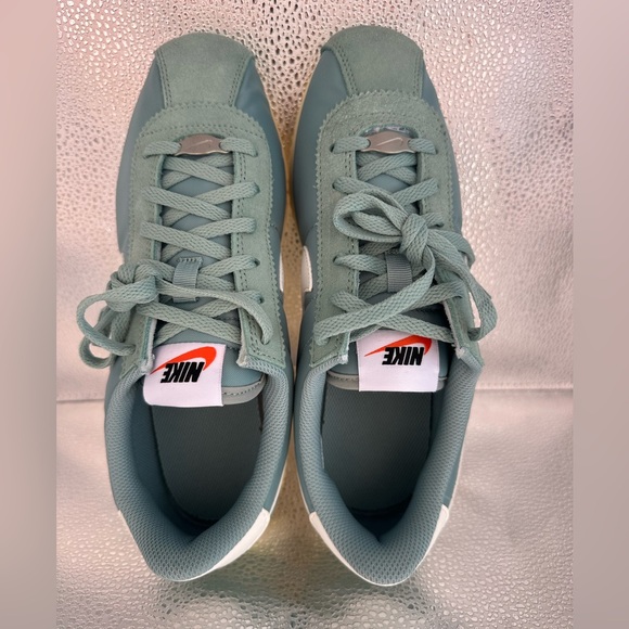 Nike Kids Sneakers in Teal and White - Picture 6 of 8